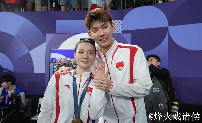 黄雅琼刘雨辰婚后亮相羽超赛场